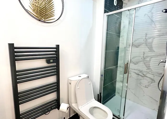 Апартаменты De Prestige Jardin Privatif Parking Launaguet