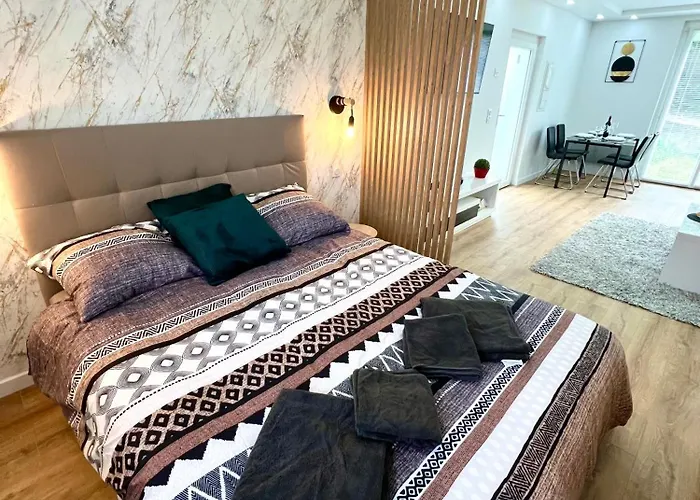 Апартаменты De Prestige Jardin Privatif Parking Launaguet